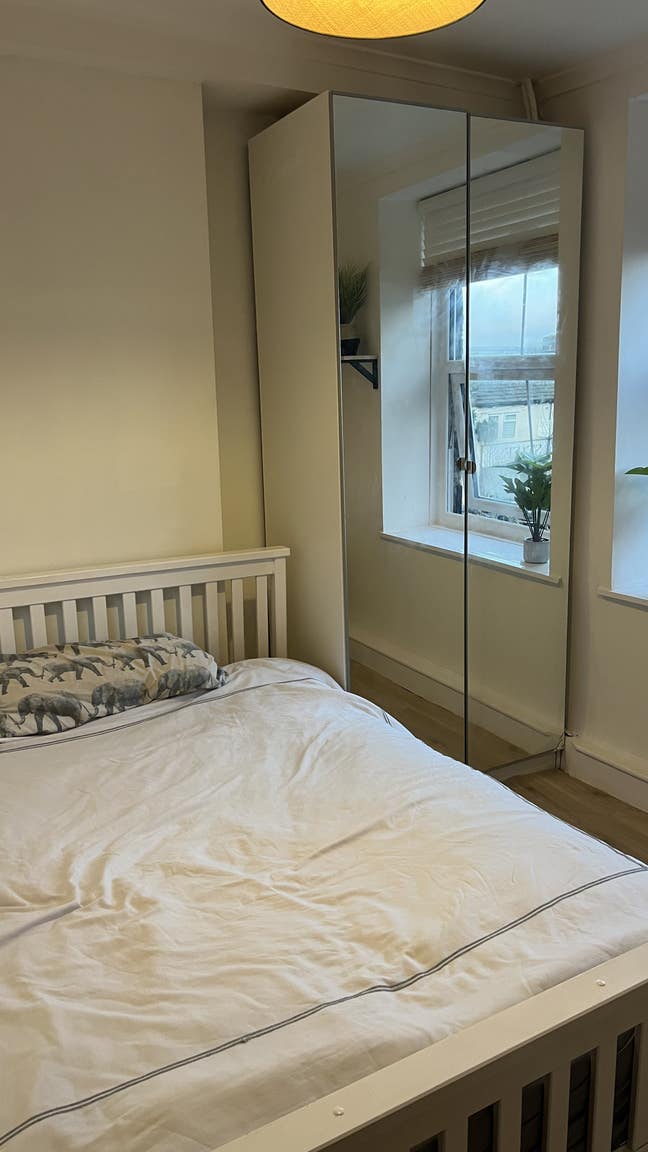 Double room to rent in Yeadon Main Photo