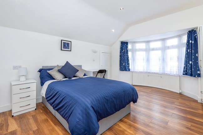 Large Rooms - Modern House - All Bills inc  Main Photo