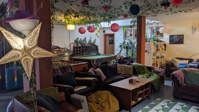 Permanent Room in a 13-Person Warehouse, London N4 Main Photo