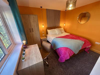 Stylish New Ensuite Rooms - Town Centre (Ref: Nbs) Main Photo