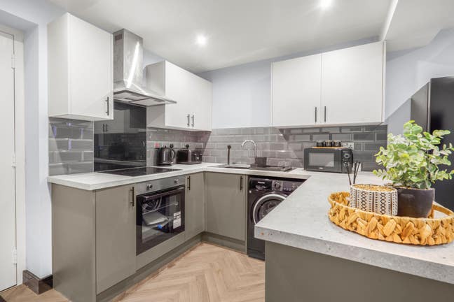 ALL Bills Included - Double Room Available Main Photo