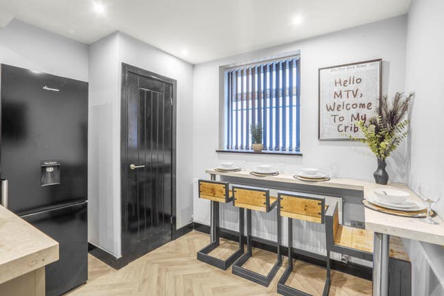 Featherstone - ALL Bills Included - 1 Week Free Main Photo