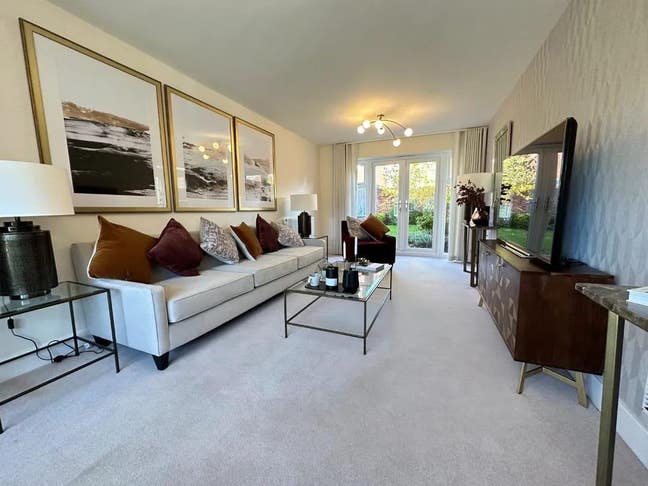 1 fully furnished bedroom to share Main Photo