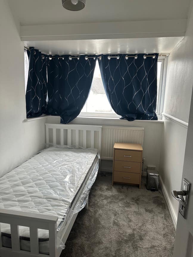 1 single room available  Main Photo