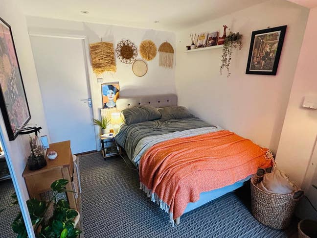 Beautifully furnished 1 bedroom Annex  Main Photo