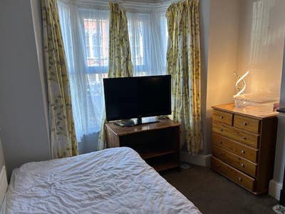 Double room in house (for one) unlimited broadband Main Photo