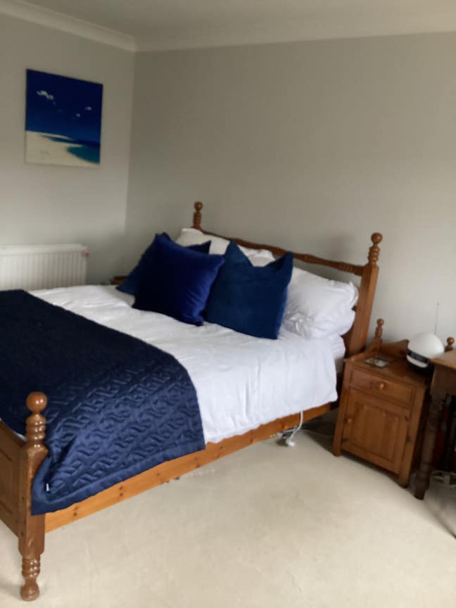 Monday to Friday only. Large Double room Main Photo