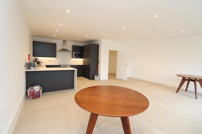 Modern Rooms Available Now Next to the Station Main Photo