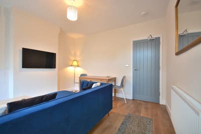 Newly Refurbished - Five-Bedroom Shared House Main Photo