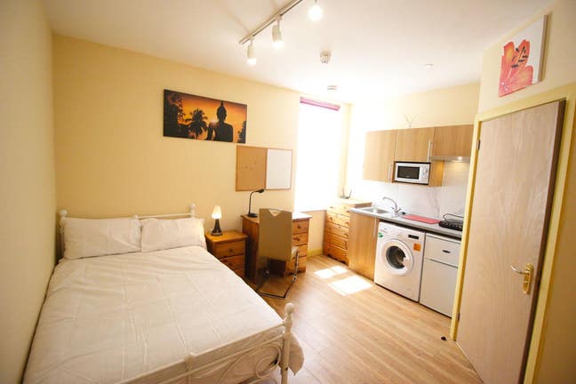 24QRS12 — A larger size first-floor apartment Main Photo