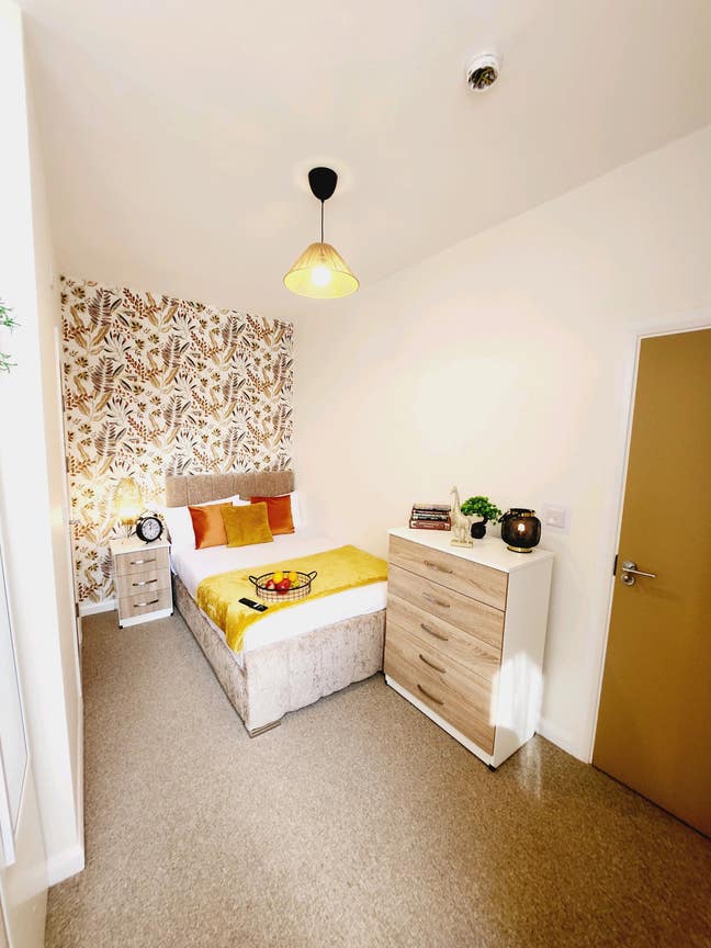 NEW en-suite room in Rugby bills included room Tv Main Photo