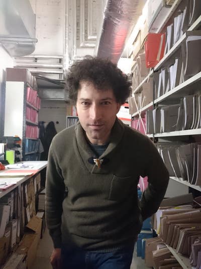 single guy looking for large double near the Tube Main Photo