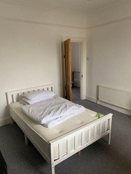 Double Room available in shared house Main Photo