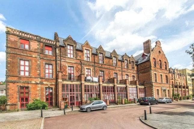 Quirky 1 bed apartment full of character Main Photo