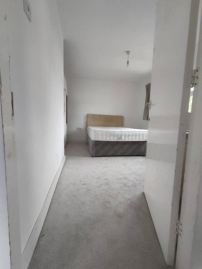 1 bedroom flat with living room /another bedroom  Main Photo