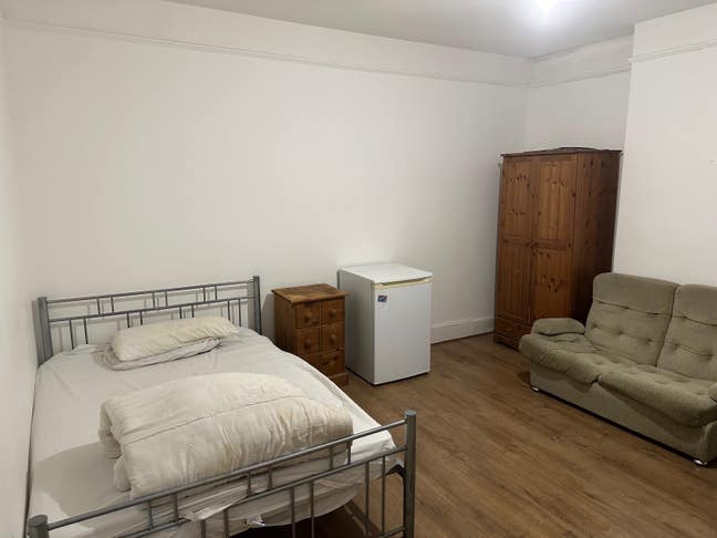 Large double room available  Main Photo