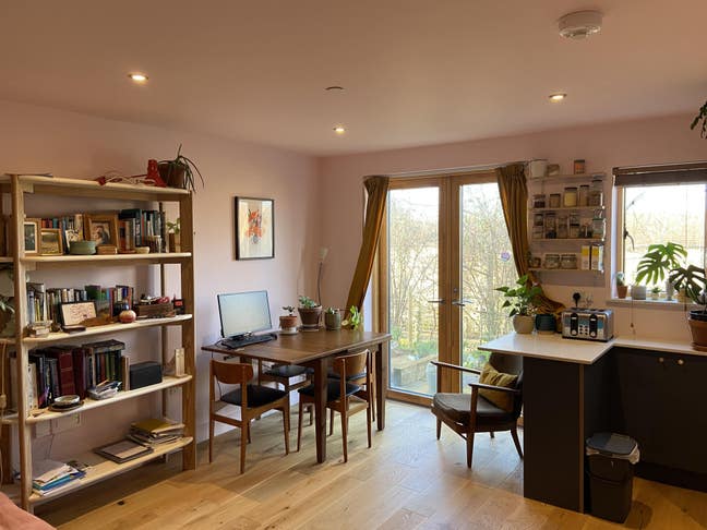 Studio flat in friendly eco-community Main Photo