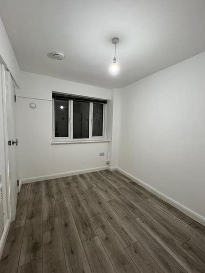 Well located 1 bed flat to let in London N16. Main Photo