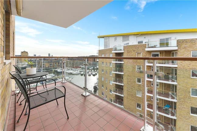 RARE FIND! Double En-Suite Room in Limehouse Basin Main Photo