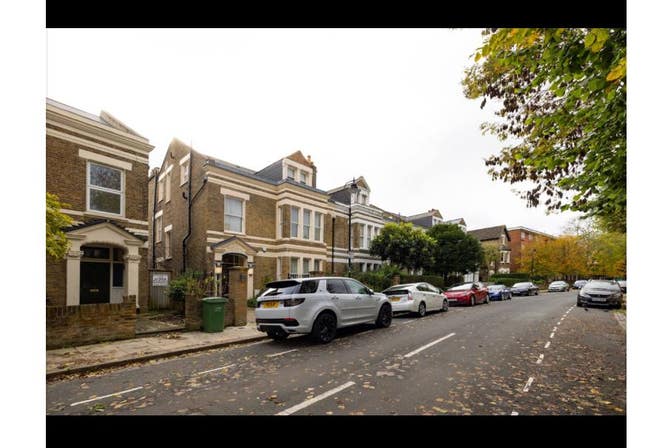 Modern Safe Spacious House Main Photo