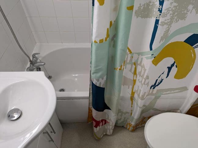 Central Private Studio Rooms with Couples accepted Main Photo