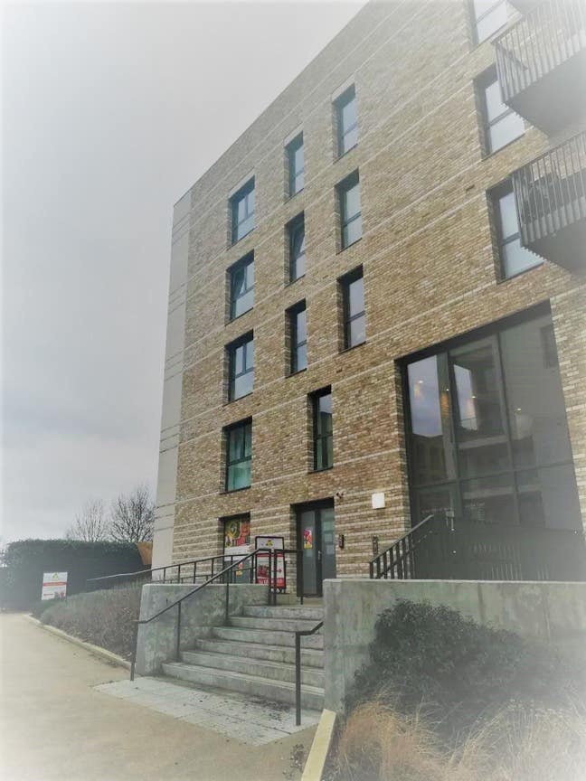 Bed space available in a double room- Indian Main Photo