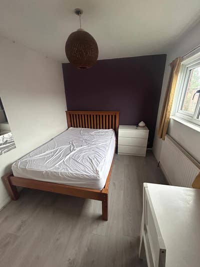 1 x Double Room To Let in spacious house Main Photo