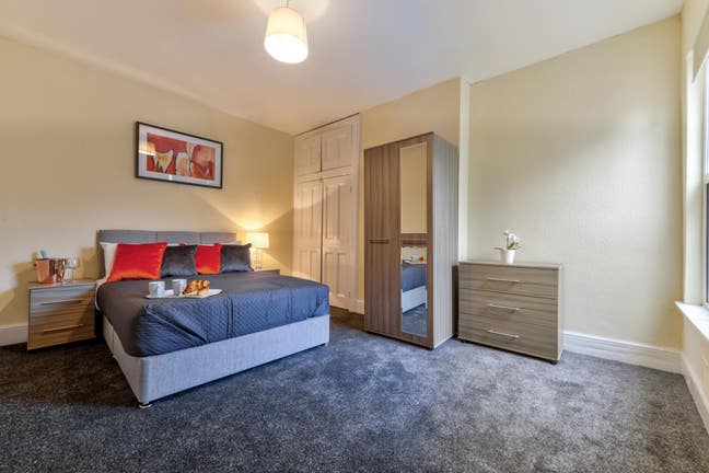 HUGE ROOM IN LU1!👍🏼😍🏡 Main Photo