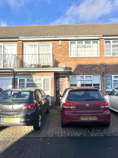 Fully Furnished inc bills & parking Main Photo