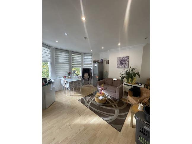 Rooms to rent in Marlborough Road Main Photo