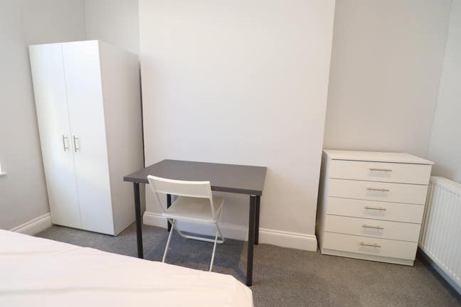 Fulham- Calling- Available Now-with Living Room Main Photo