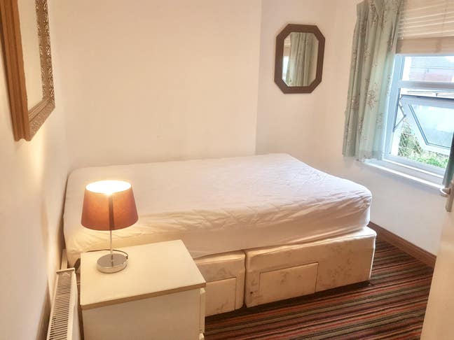Furnished Double Room - All Bills Included Main Photo