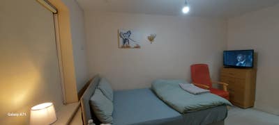Property with rooms 15 mts from Elizabeth Line Main Photo