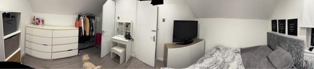En-suite double bedroom available to rent  Main Photo