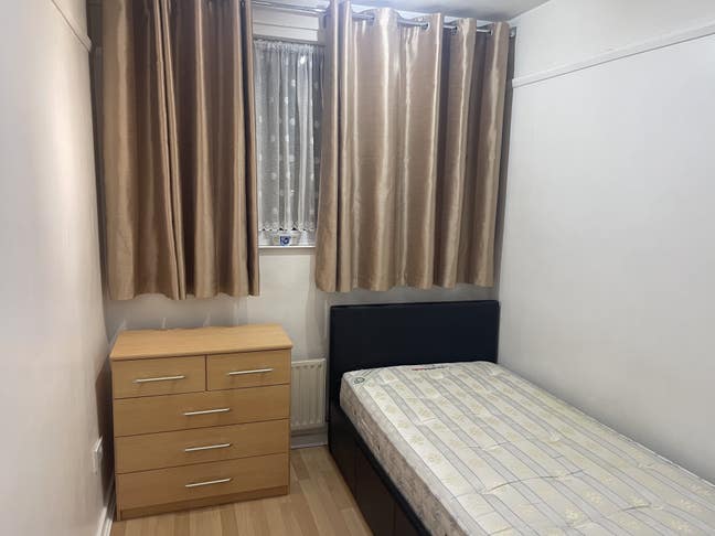 Single Room bills inc - available now Main Photo