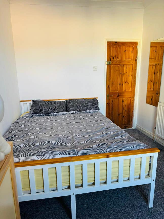One Doube Bed Room Main Photo