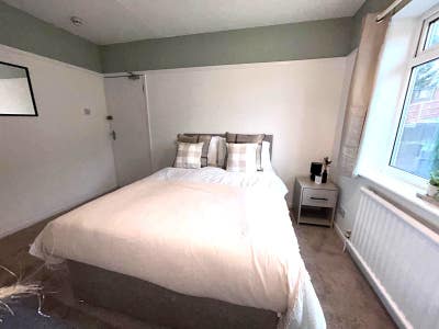 Newly Refurbished Double Room Available Main Photo