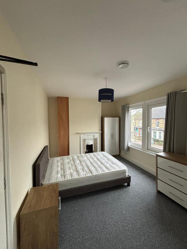 Spacious double room on Mill Road  Main Photo