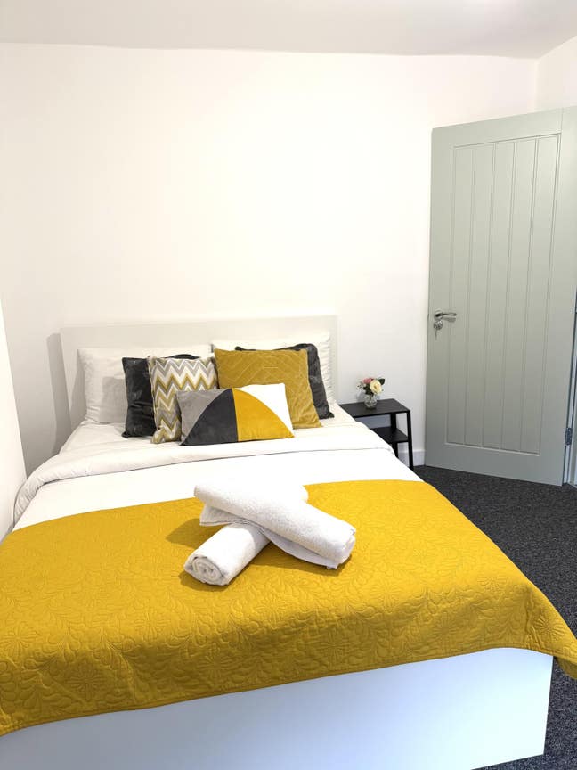 Professional House Share  Main Photo