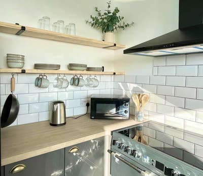 Friendly Professional house just off Fabian Way Main Photo