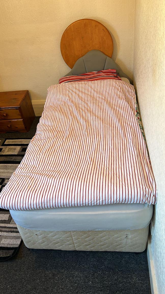 Single room Available  Main Photo
