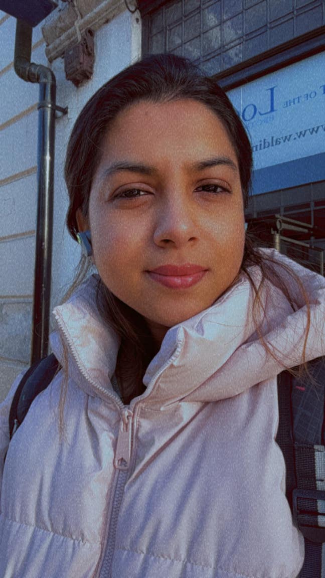 I am a professional female aged 30. I am look... Main Photo