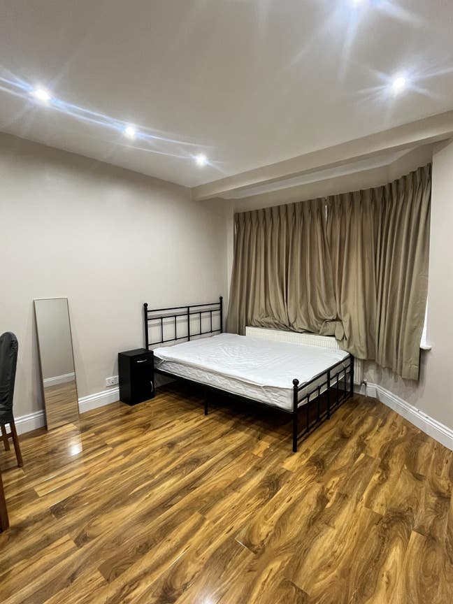 Double bedroom with own bathroom   Main Photo