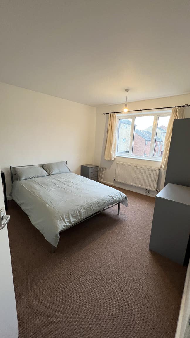 Double Room, Town Centre, Hospital, Bus Stops NN1  Main Photo