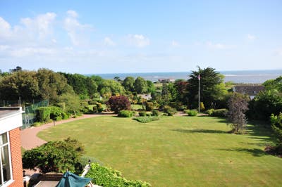 Stunning Sea View 2 Bedroom Apartment Main Photo