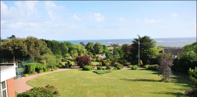 Stunning Sea View One Bedroom Apartment in the Ave Main Photo