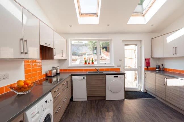 Double Room £625 I Deposit Options Available! Main Photo