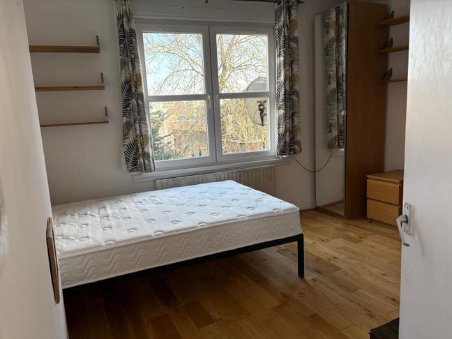 Double Room Acton High Street bills inc Main Photo