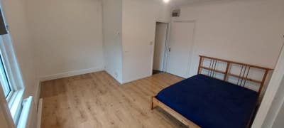 Ensuite Master Bedroom with walkin Closet Main Photo