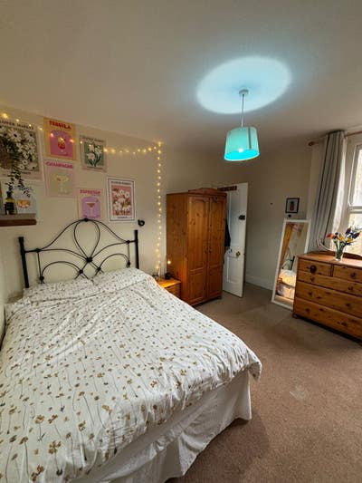 Double room in friendly Balham houseshare Main Photo